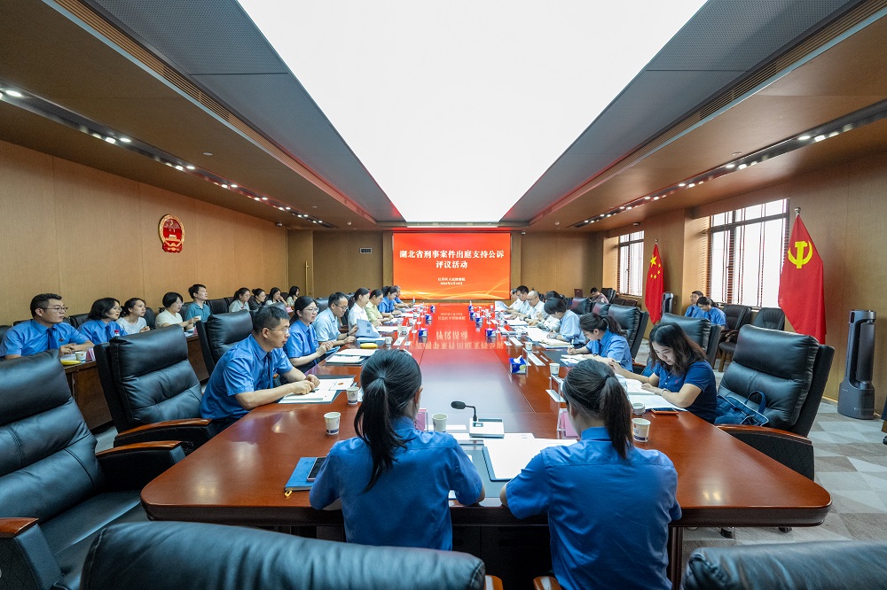 庭审观摩砺精兵，以评促改提质效
